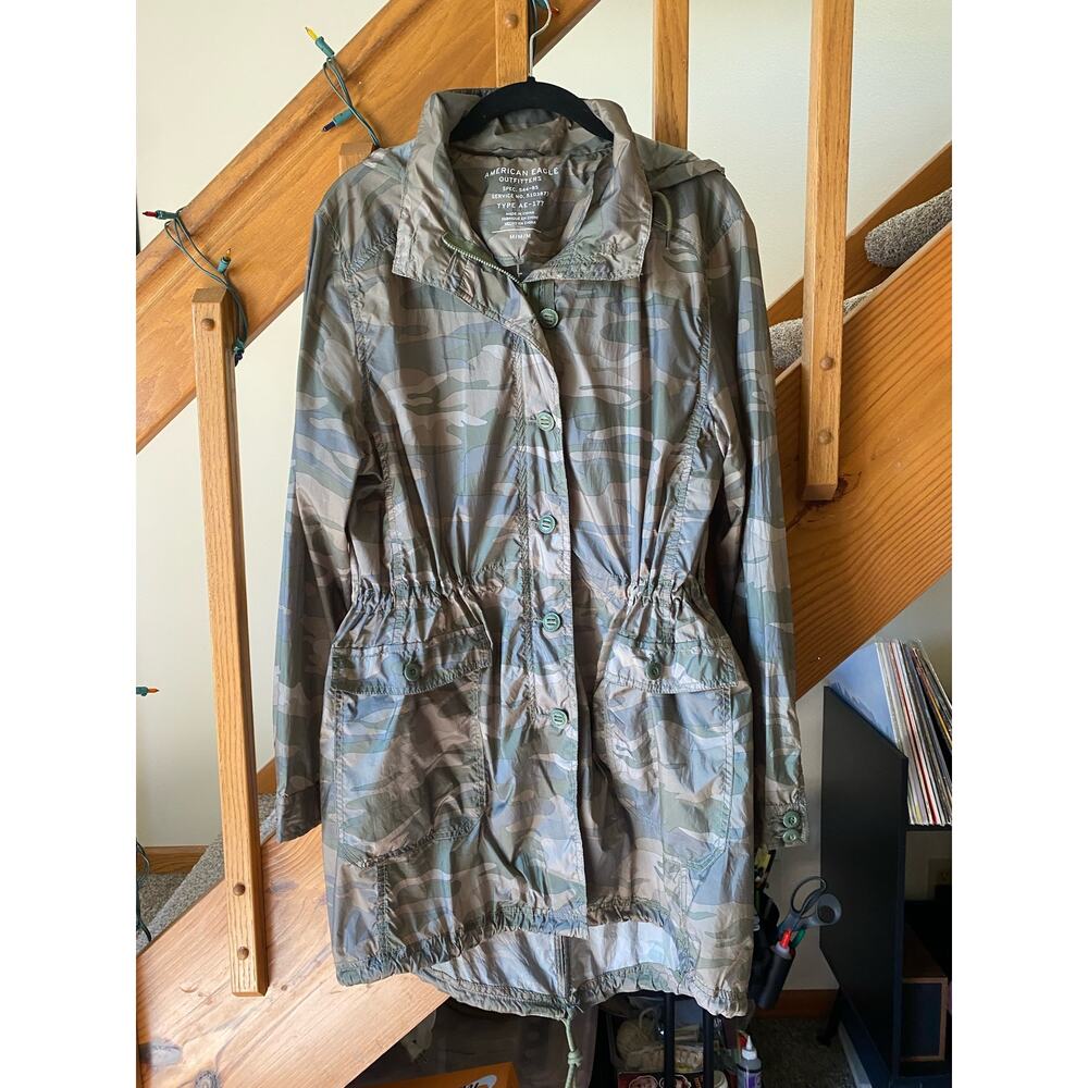 American Eagle green camo lightweight hooded jacket